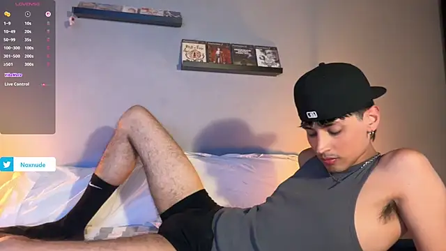Snapshot of noxnude chatting on June 4, 10:27 pm noxnude online show from June 4, 10:27 pm