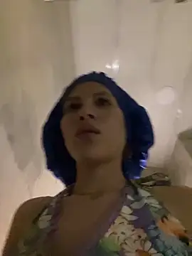Snapshot of Labby18 chatting on June 18, 12:22 am Labby18 online show from June 18, 12:22 am