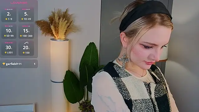 Snapshot of DorthaDunt chatting on December 15, 6:50 am DorthaDunt online show from December 15, 6:50 am