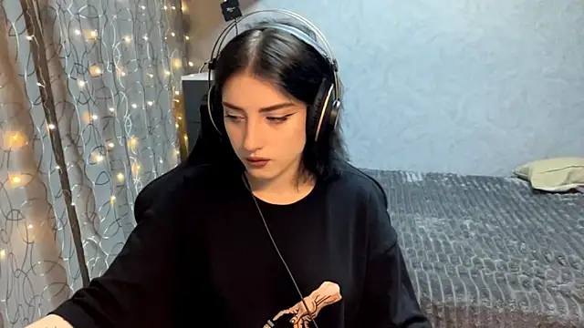 Snapshot of Meowluly chatting on November 30, 9:19 pm Meowluly online show from November 30, 9:19 pm