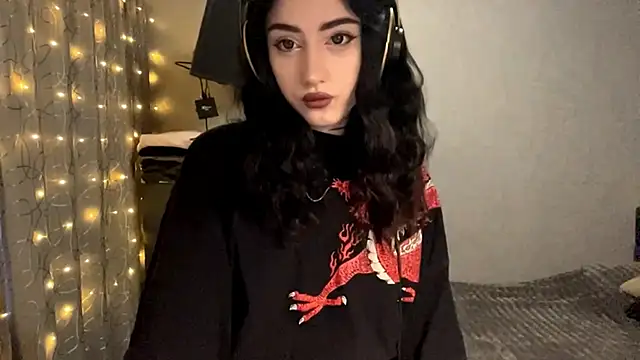 Snapshot of Meowluly chatting on December 15, 9:52 pm Meowluly online show from December 15, 9:52 pm