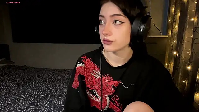 Meowluly online show from February 5, 10:03 pm