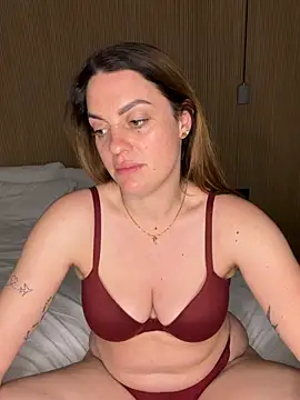 laraslittlesecrett online show from April 23, 11:20 am
