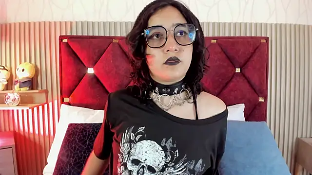 Snapshot of Kiri_Velvet chatting on June 25, 2:44 am Kiri Velvet online show from June 25, 2:44 am