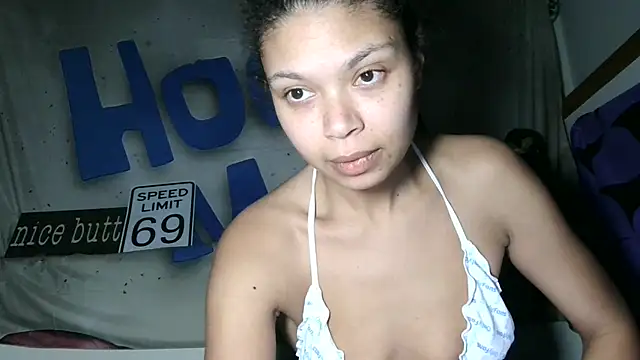 Snapshot of PassionateAboutSex chatting on February 4, 3:01 am PassionateAboutSex online show from February 4, 3:01 am