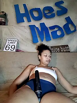 Snapshot of PassionateAboutSex chatting on February 10, 1:10 am PassionateAboutSex online show from February 10, 1:10 am