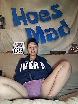 Snapshot of PassionateAboutSex chatting on February 19, 12:50 am PassionateAboutSex online show from February 19, 12:50 am