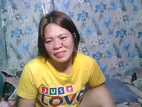 Snapshot of Smilinglovely chatting on December 15, 1:26 pm Smilinglovely online show from December 15, 1:26 pm