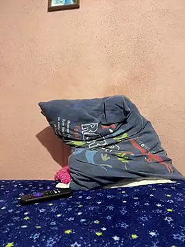 Snapshot of maxitravieso chatting on March 1, 11:51 pm maxitravieso online show from March 1, 11:51 pm