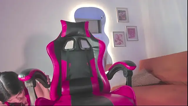 Snapshot of Miss_JulietaShadow chatting on December 5, 8:16 pm Miss JulietaShadow online show from December 5, 8:16 pm