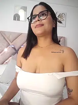 Snapshot of Scarlet-Noir25 chatting on December 13, 10:59 pm Scarlet-Noir25 online show from December 13, 10:59 pm