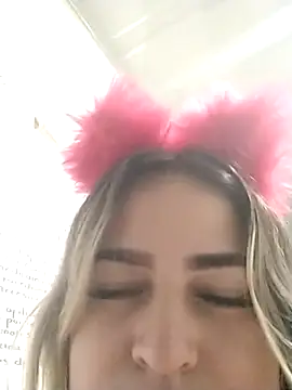 Snapshot of sexy_aurora_ourdoors chatting on November 27, 3:30 am sexy aurora ourdoors online show from November 27, 3:30 am