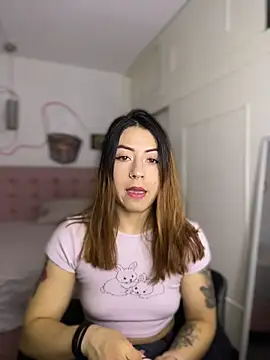 Snapshot of MaddieHunter chatting on December 4, 1:42 pm MaddieHunter online show from December 4, 1:42 pm