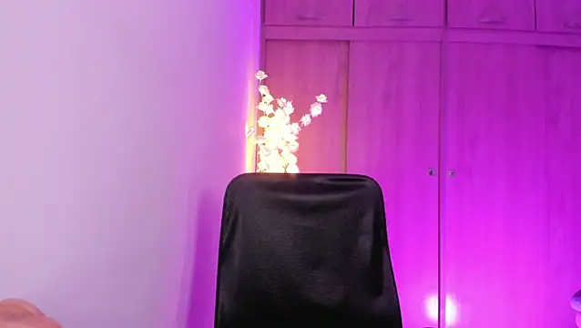Snapshot of MaddieHunter chatting on May 14, 2:46 pm MaddieHunter online show from May 14, 2:46 pm