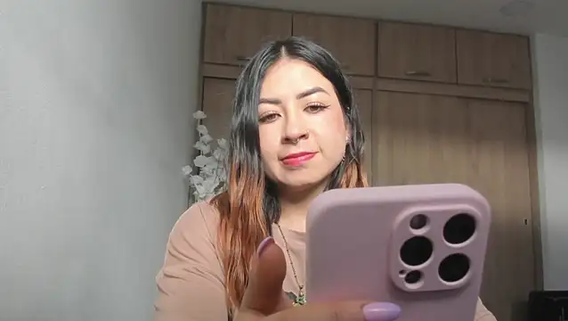 Snapshot of MaddieHunter chatting on May 18, 8:14 pm MaddieHunter online show from May 18, 8:14 pm