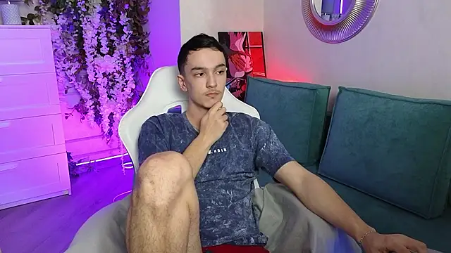 MoonlinSkinn online show from February 20, 1:46 am