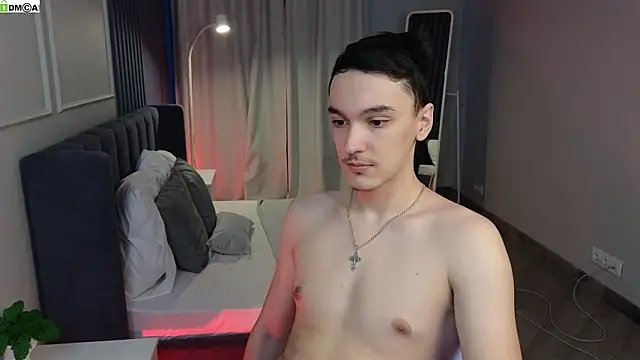 MoonlinSkinn online show from March 14, 1:01 am