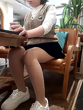 Snapshot of Bea_219 chatting on November 27, 6:37 am Bea 219 online show from November 27, 6:37 am