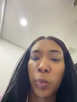 Snapshot of KarolRojas_22 chatting on May 7, 3:56 am KarolRojas 22 online show from May 7, 3:56 am