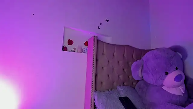 Snapshot of KarolRojas_22 chatting on May 22, 2:19 am KarolRojas 22 online show from May 22, 2:19 am