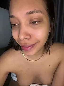 Snapshot of KarolRojas_22 chatting on May 31, 7:59 am KarolRojas 22 online show from May 31, 7:59 am
