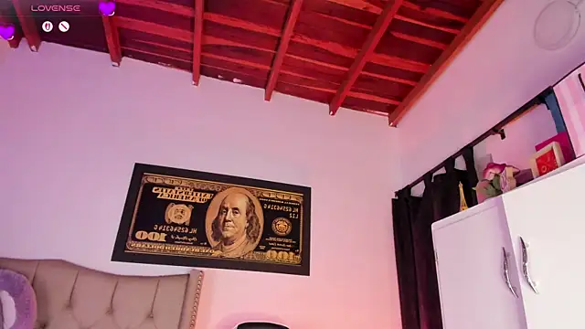 Snapshot of KarolRojas_22 chatting on June 24, 8:52 pm KarolRojas 22 online show from June 24, 8:52 pm