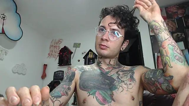 Snapshot of CryBoy13 chatting on November 24, 6:46 am CryBoy13 online show from November 24, 6:46 am