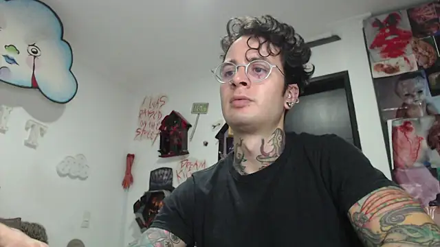 Snapshot of CryBoy13 chatting on December 1, 11:21 pm CryBoy13 online show from December 1, 11:21 pm