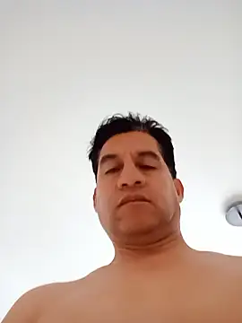 ChrisFloresP online show from December 4, 11:41 am