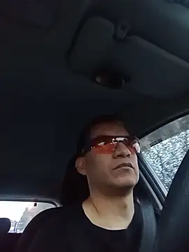 ChrisFloresP online show from December 17, 11:16 am