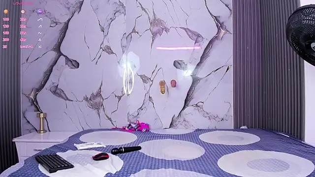 Snapshot of LicyStark chatting on December 2, 11:48 am LicyStark online show from December 2, 11:48 am