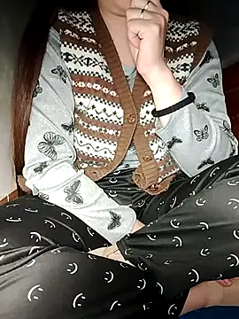 Snapshot of HanniZii chatting on December 3, 4:05 pm HanniZii online show from December 3, 4:05 pm