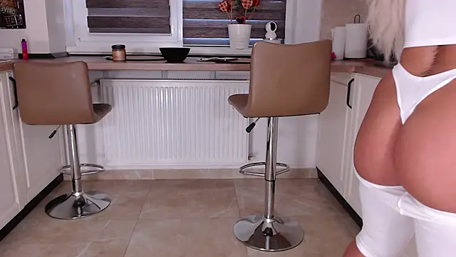 Snapshot of SexyElisabeth chatting on March 22, 8:51 am SexyElisabeth online show from March 22, 8:51 am