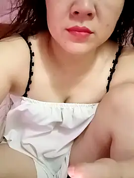 Lily-ross22 online show from May 23, 12:09 pm