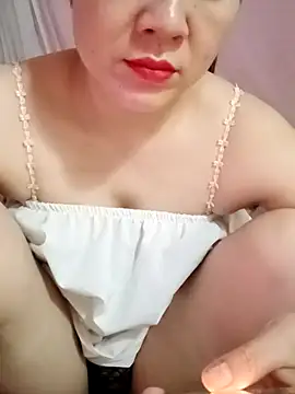 Lily-ross22 online show from May 24, 4:12 pm