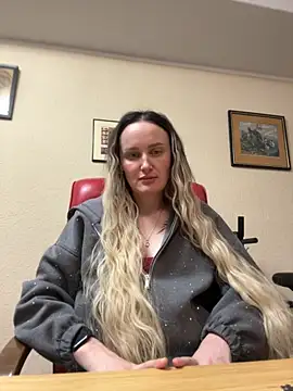 Snapshot of TomilaSi chatting on November 26, 6:20 pm TomilaSi online show from November 26, 6:20 pm