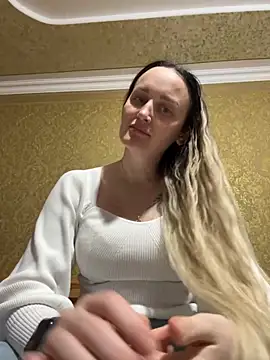 Snapshot of TomilaSi chatting on December 5, 7:21 pm TomilaSi online show from December 5, 7:21 pm