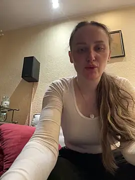 Snapshot of TomilaSi chatting on March 29, 9:59 pm TomilaSi online show from March 29, 9:59 pm