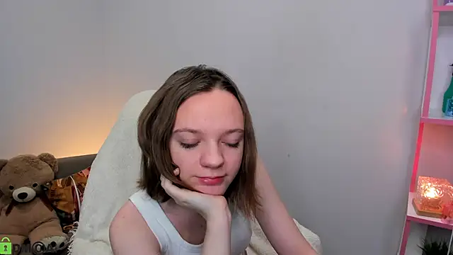 Olivia Riesz online show from December 17, 1:11 am