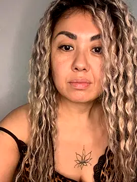 Snapshot of Tomiris87 chatting on November 28, 10:07 am Tomiris87 online show from November 28, 10:07 am