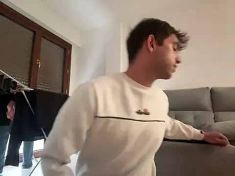 Snapshot of Hugoo_21 chatting on November 24, 2:28 pm Hugoo 21 online show from November 24, 2:28 pm