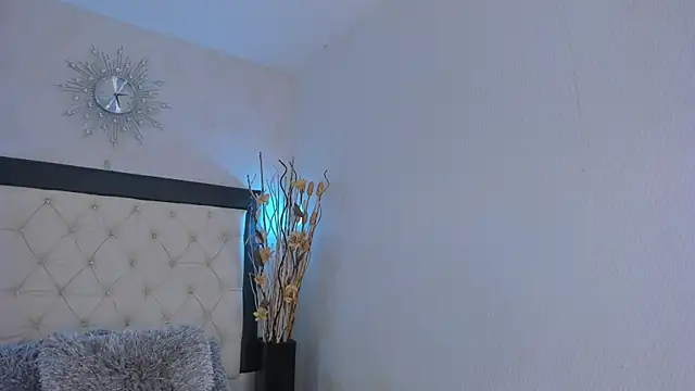 IsisBrown  online show from July 21, 2:41 pm
