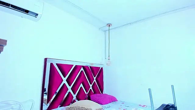 Snapshot of VALERIAQUEENTS__ chatting on March 13, 4:52 am VALERIAQUEENTS online show from March 13, 4:52 am