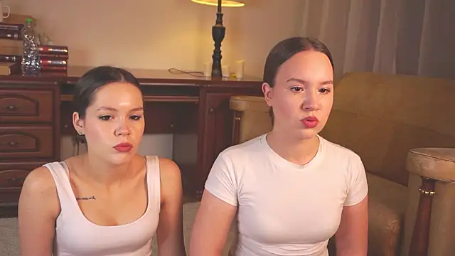 Snapshot of VirginiaRowe chatting on November 27, 2:19 pm VirginiaRowe online show from November 27, 2:19 pm