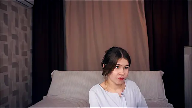 Snapshot of ZulaRattan chatting on December 2, 6:58 pm ZulaRattan online show from December 2, 6:58 pm