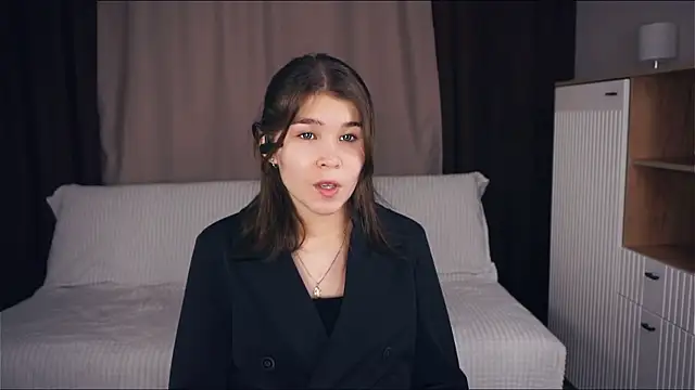 Snapshot of ZulaRattan chatting on December 3, 7:01 pm ZulaRattan online show from December 3, 7:01 pm