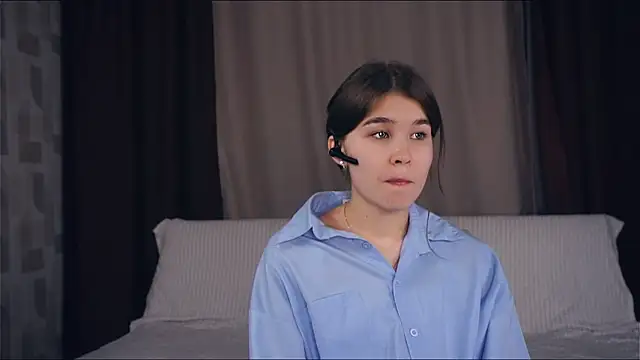 Snapshot of ZulaRattan chatting on December 4, 7:00 pm ZulaRattan online show from December 4, 7:00 pm