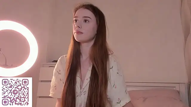 Snapshot of AmyForYouu chatting on December 2, 9:21 pm AmyForYouu online show from December 2, 9:21 pm