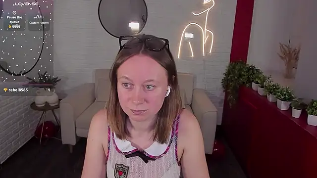 Brooke lover online show from March 6, 9:11 pm