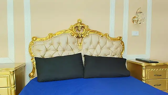 HallieStone online show from February 10, 12:09 pm